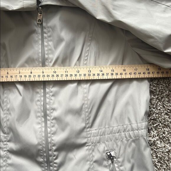 Like New! Cole Haan Light Gray Hooded Packable Rain Jacket Pockets Cinch Waist S - Picture 11 of 16